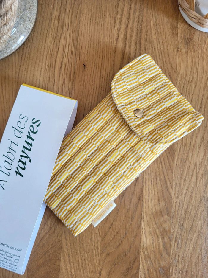 Lunettes de soleil Neuves Catégorie 3 avec etui - photo numéro 9