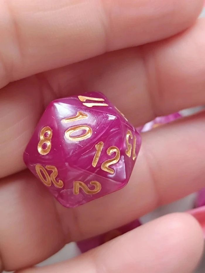 Lot de 7 dés violet irisé originaux pour activités - photo numéro 3