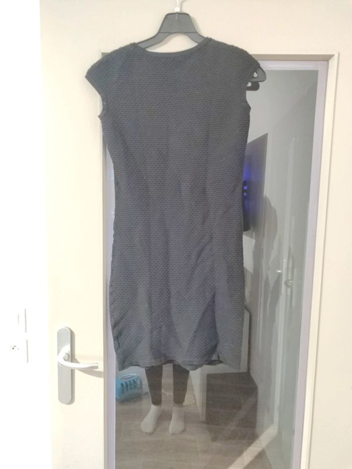 Robe noir - photo numéro 3