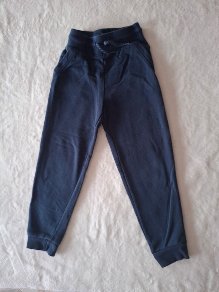 Lot jogging 6/7 ans - photo numéro 2