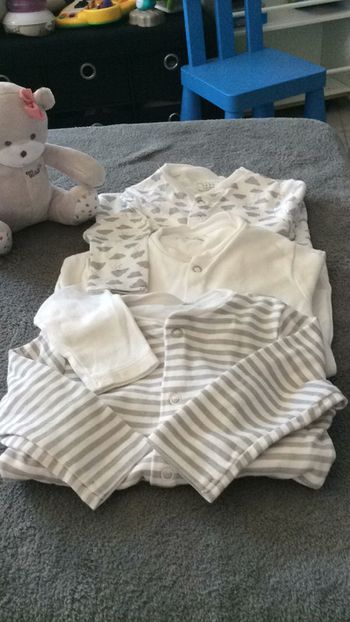 Lot 3 pyjamas