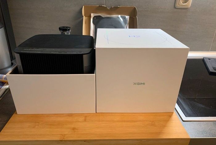 XGIMI H2 Beamer avec accessoires - photo numéro 4
