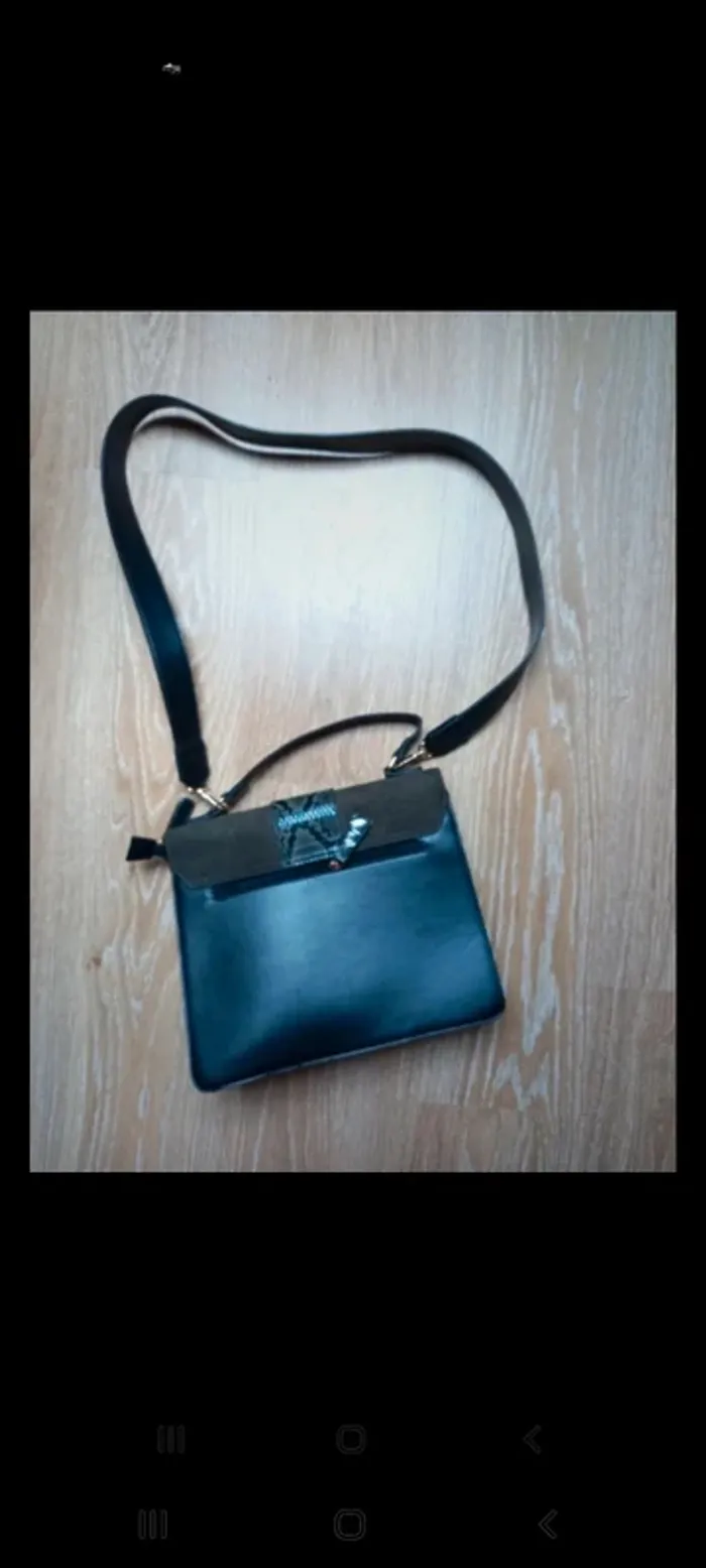 Sac Bata bleu marine détail python neuf - photo numéro 5