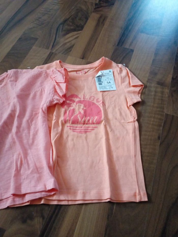 Lot 2 t-shirts neufs 5 ans - photo numéro 3