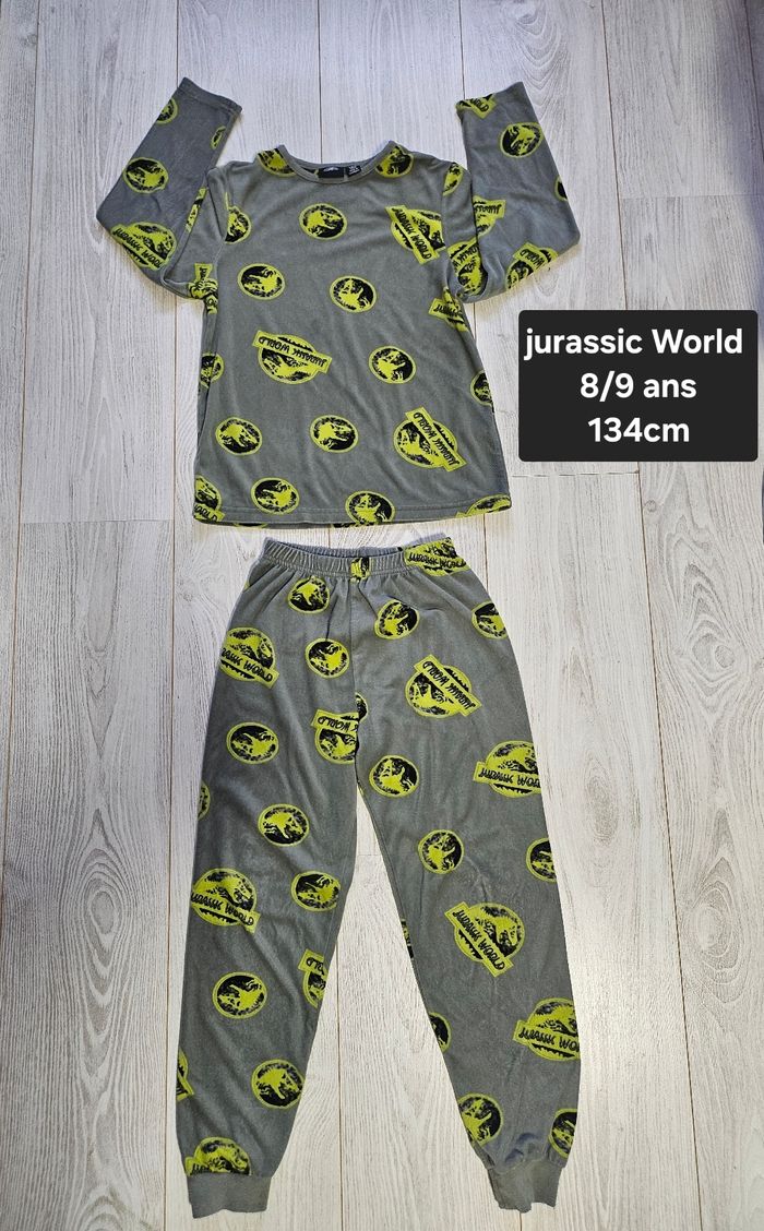 Pyjama jurassic World 8/9 ans 134cm