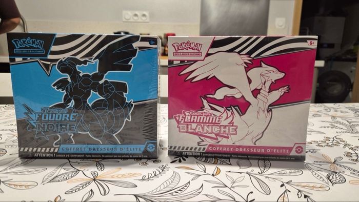 Pokémon ETB 10.5 Foudre Noire & Flamme Blanche FR Scellé