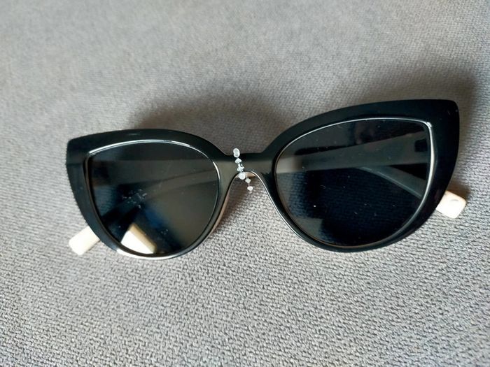 Lunettes de soleil noires et blanches – style œil de chat - photo numéro 10