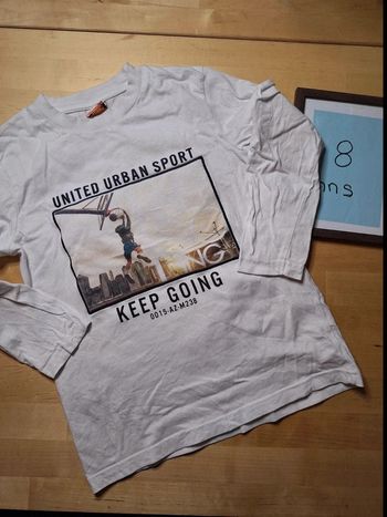 T-shirt manches longues pour garçon taille 8ans marque tape à l'œil très bon état