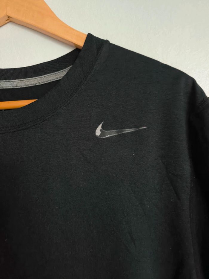 Tee shirt noir Nike taille L - photo numéro 2