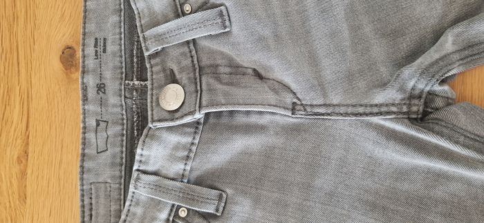 J'en levi's gris - photo numéro 4