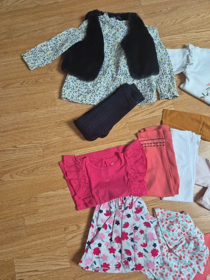 Lot vêtements fille 3 et 4 ans - photo numéro 2