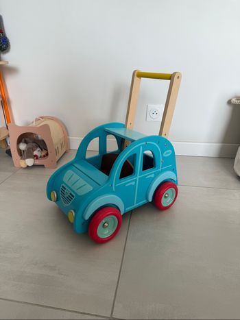 Chariot de marche 2 CV Citroën de la marque française Vilac