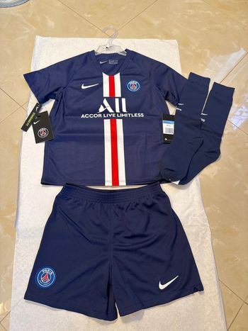 Tenue de foot Nike équipe Paris Saint-Germain taille 5/6 ans authentique neuf