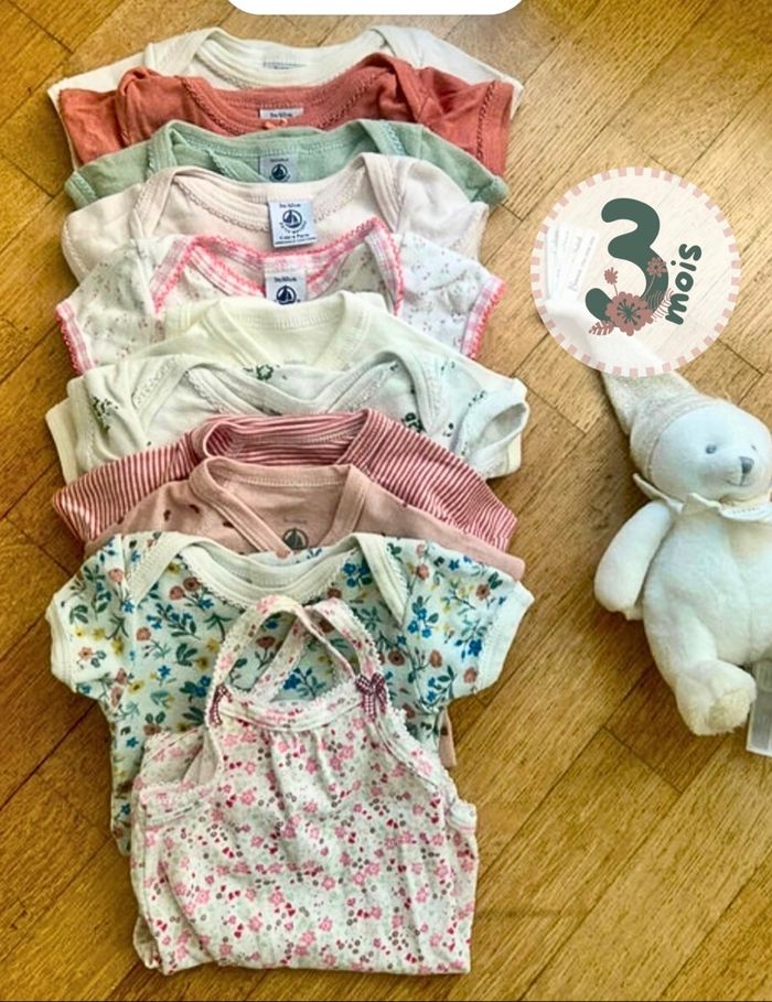 Lot de 11 bodies « Petit Bateau » manches courtes) - Taille 3 mois