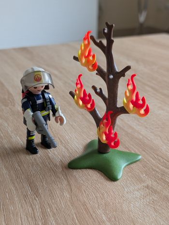 Playmobil 9993 Pompier avec arbre en feu