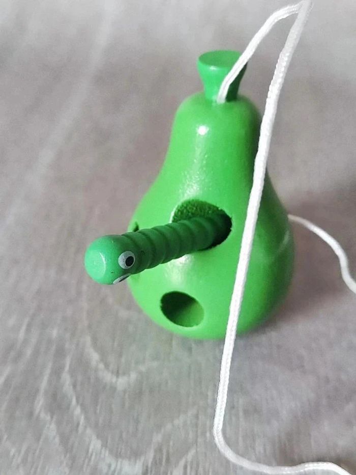 Ver qui mange une poire motricité fine - photo numéro 2