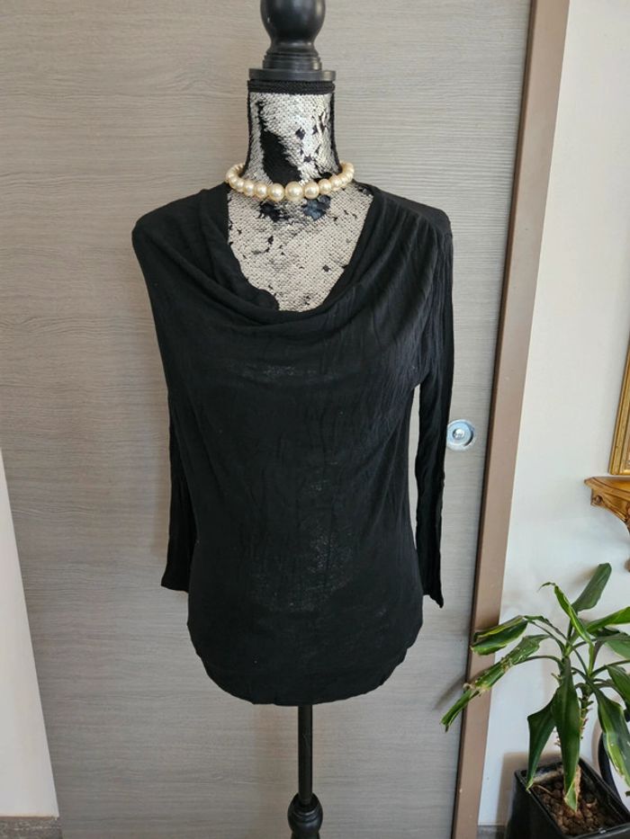 Pull noir col tombant