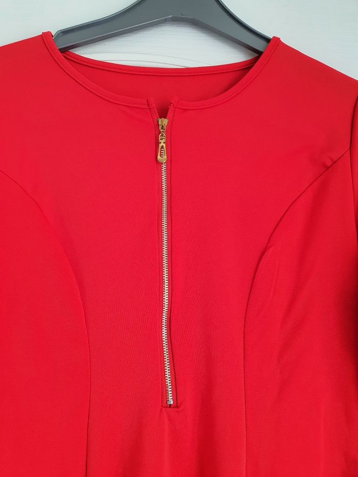 Jolie robe rouge - photo numéro 4
