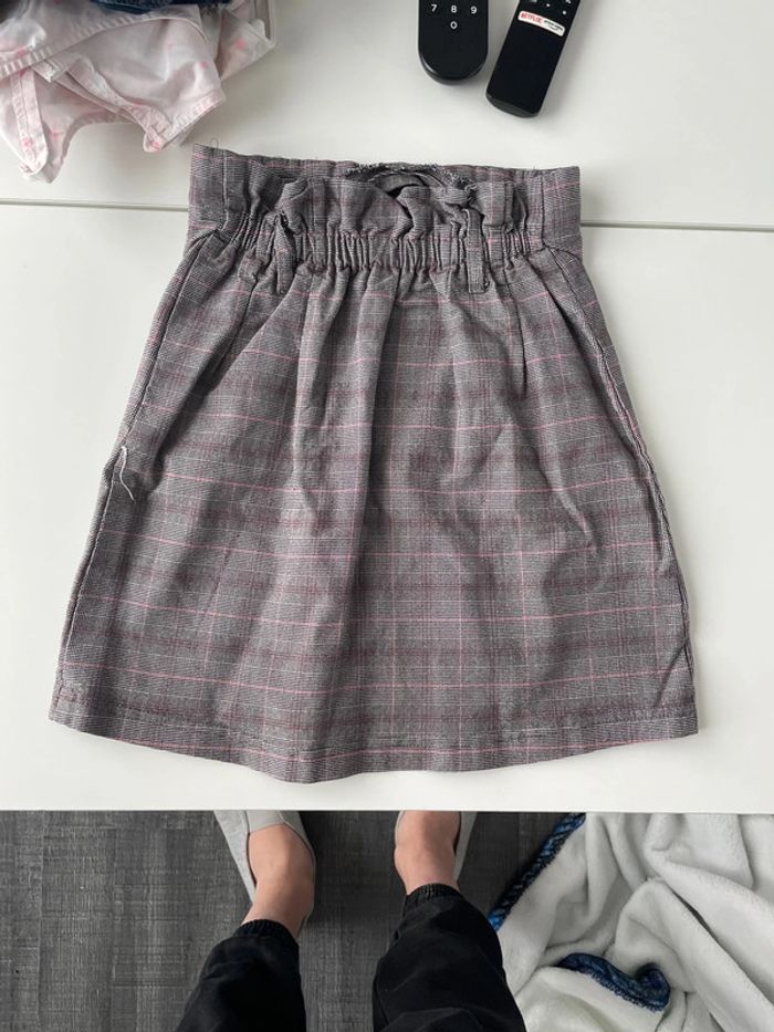 Jupe courte marque Jennyfer taille xxs équivaut à du 12 ans - photo numéro 2