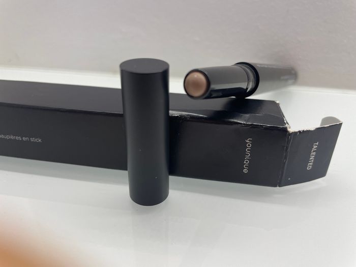 Ombre en stick Talented Younique - photo numéro 2