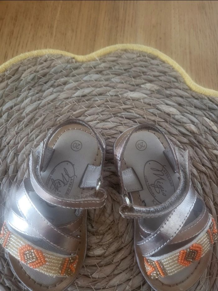 Magnifique sandale taille 20 - photo numéro 4