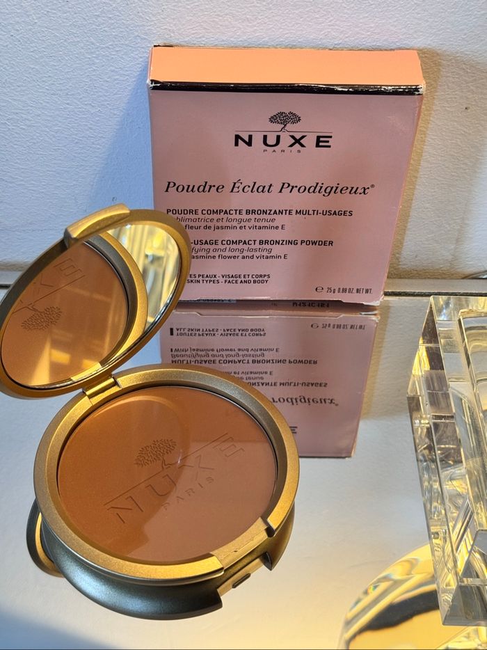 Poudre compacte bronzante éclat Prodigieux Nuxe