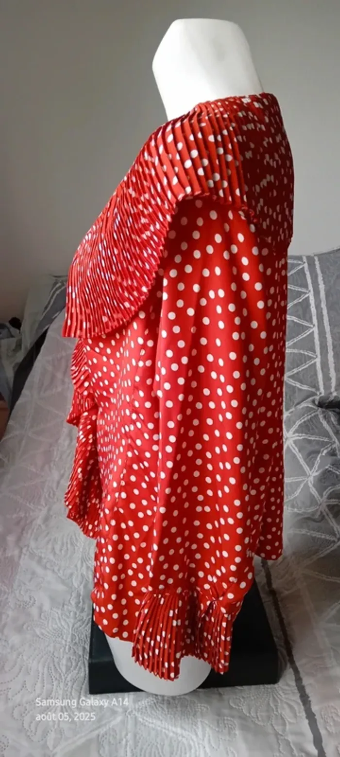 Blouse fluide à pois avec volants plissés manches longues pagodes rouge femme 40 flanelle Paris - photo numéro 7