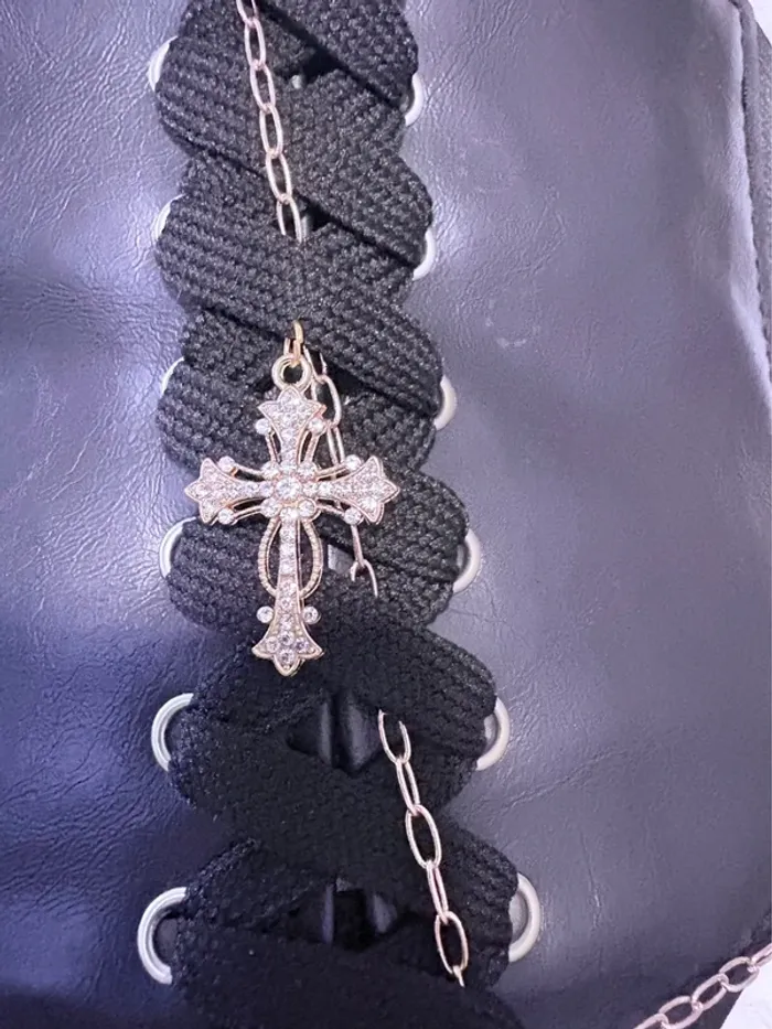 Serez taille corset ajustable avec bijoux croix doré et chaîne - photo numéro 2
