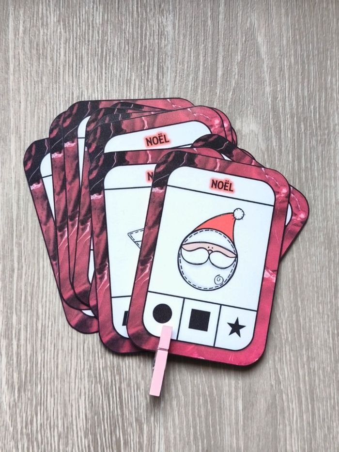 12 cartes à pince, association de formes