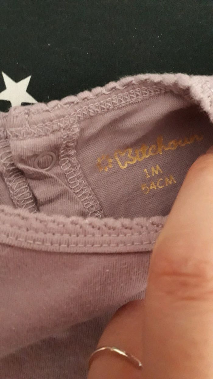 Tee-shirt mauve Kiabi taille 1 mois en très bon état - photo numéro 2