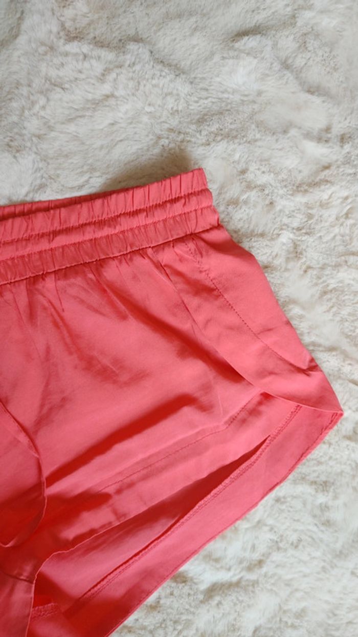 Mini short taille basse rose tissu léger - photo numéro 4