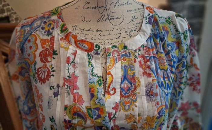 Longue blouse fluide transparente fleurie - photo numéro 2
