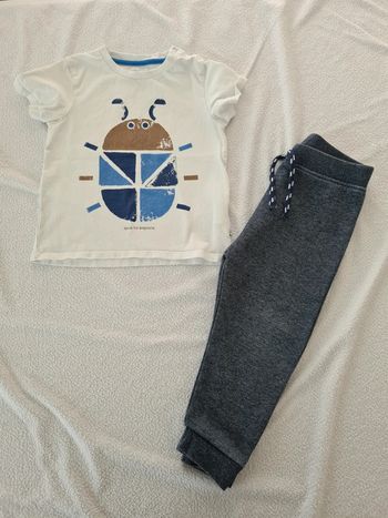 Ensemble t-shirt et jogging