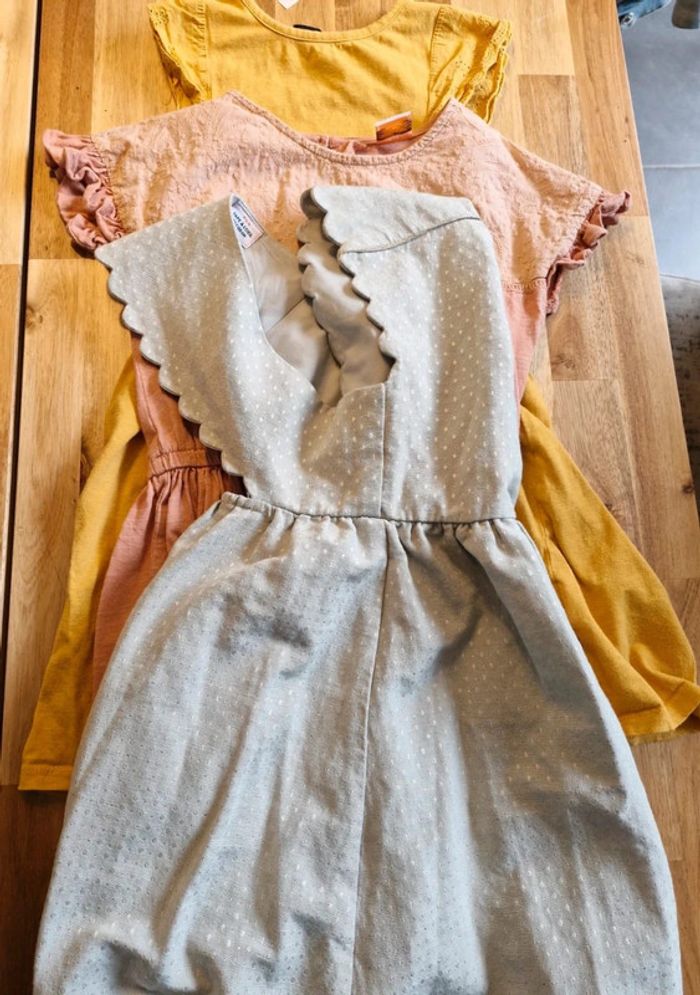 Magnifique lot de 3 robes 8ans