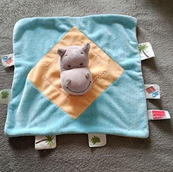 Doudou carré plat bleu et jaune _ Hippopotame _Influx