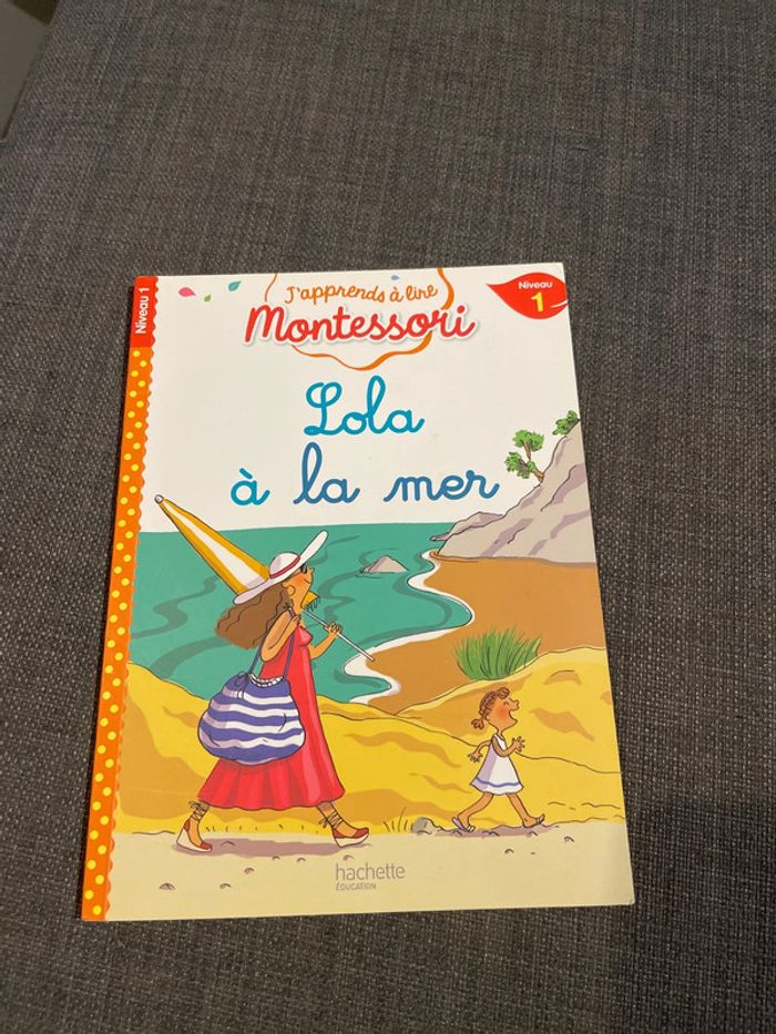 Livre j’apprends à lire Montessori Lola à la mer
