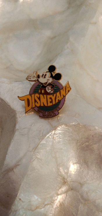 Pin's Mickey Disneyana
