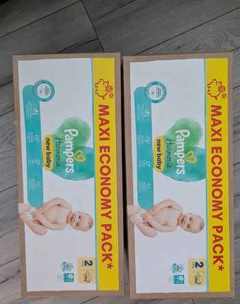 2 cartons de couches Pampers harmonie 