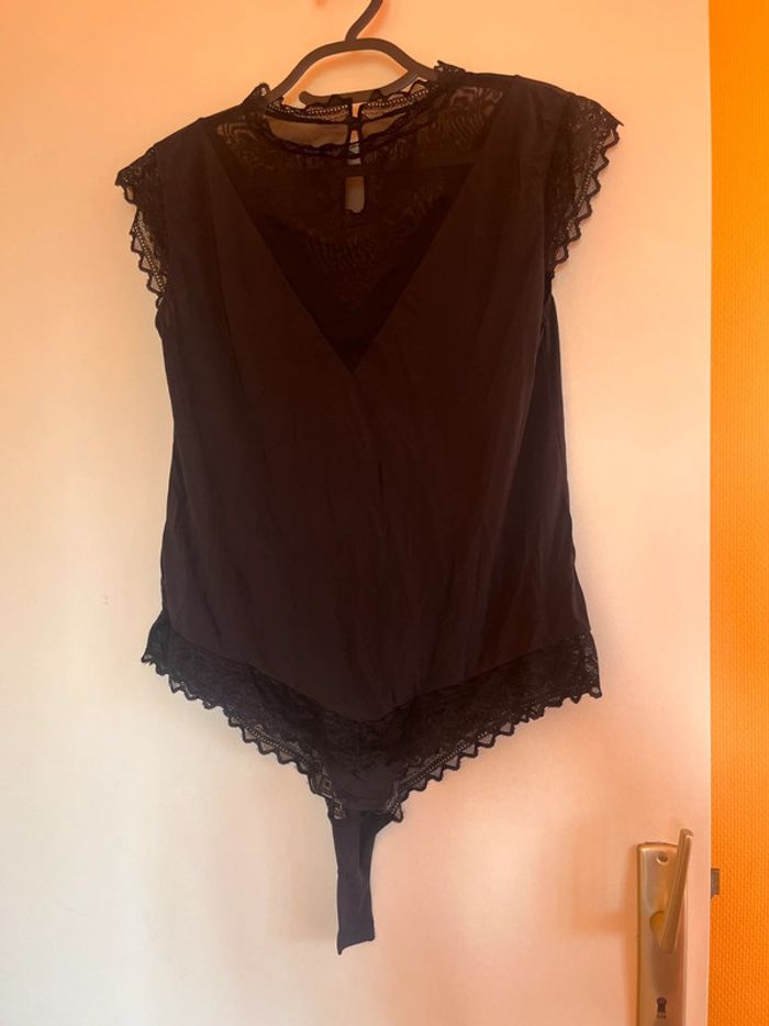 Body sexy tulle noir taille 42/44 dentelle