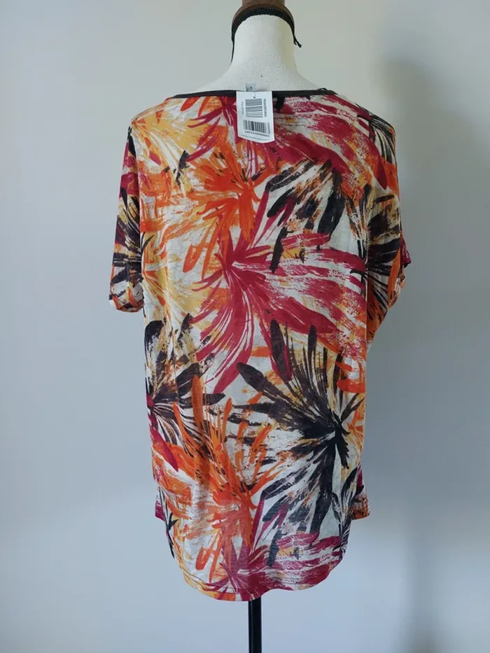 T-shirt neuf - photo numéro 4