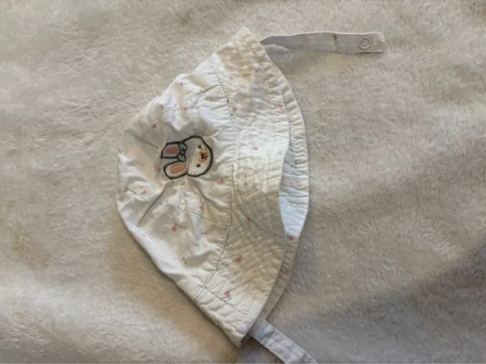 Chapeau bébé 3 mois blanc avec motif lapin - photo numéro 2
