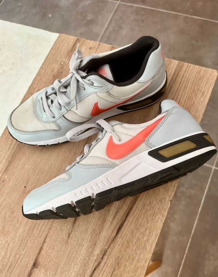 Baskets Nike pointure 38 - photo numéro 5