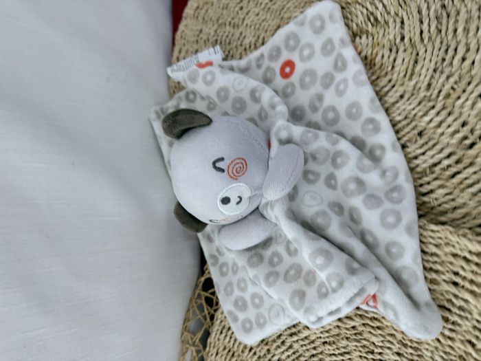 Doudou plat Ours gris blanc rouge avec motifs ronds SIPLEC - photo numéro 2