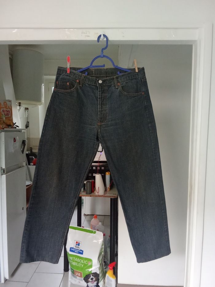 Jeans Levi's strass taille 46 très jolie Jean  0 des faux