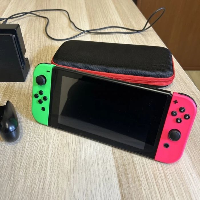 Console Nintendo Switch V2 - photo numéro 2