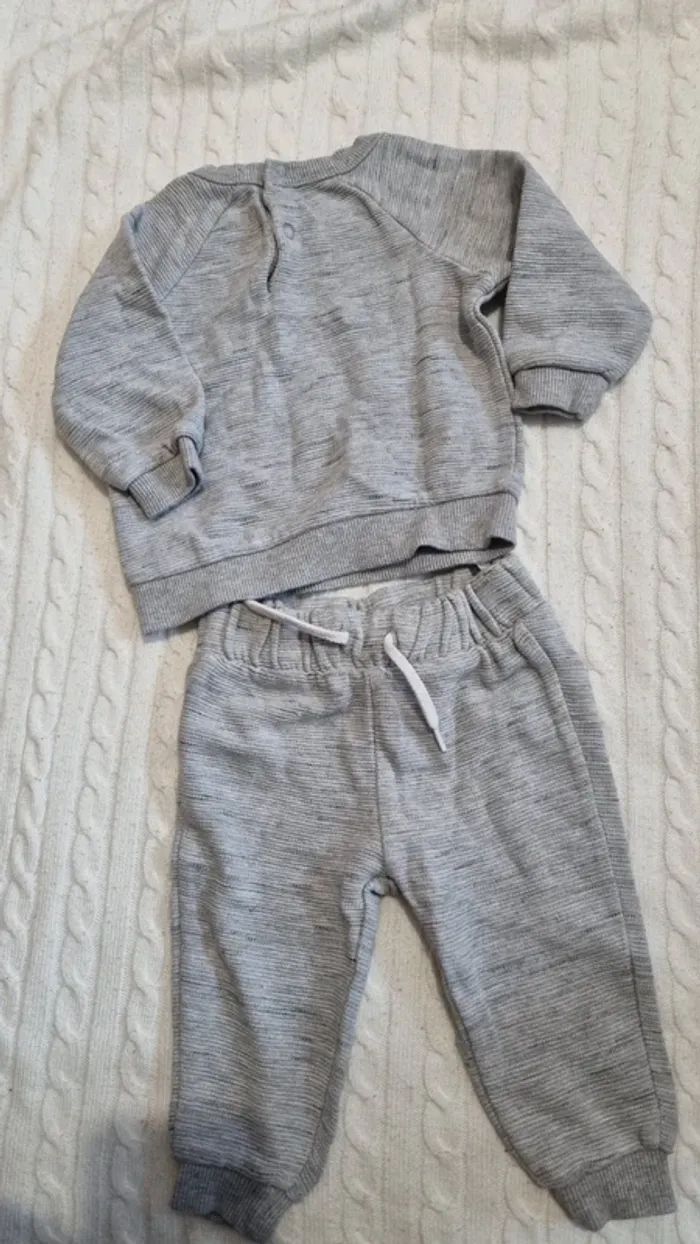 Ensemble jogging - photo numéro 2
