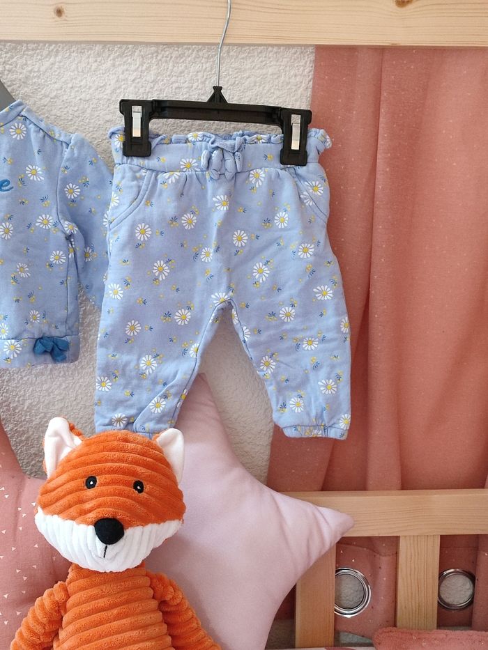 Ensemble pull + jogging - Molletonné - Motifs fleurs - 9 mois - Proche du neuf - Mots d'enfants - photo numéro 3