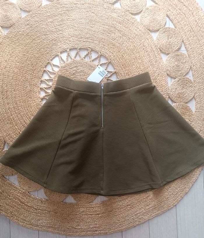 Jupe patineuse striée kaki Taille M H&M Neuf avec étiquette - photo numéro 4