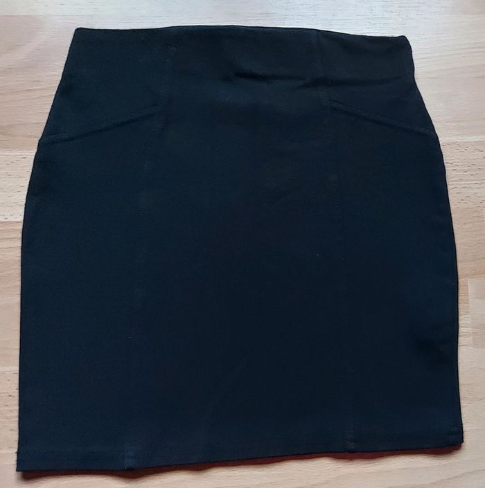 Jupe moulante noire - photo numéro 2