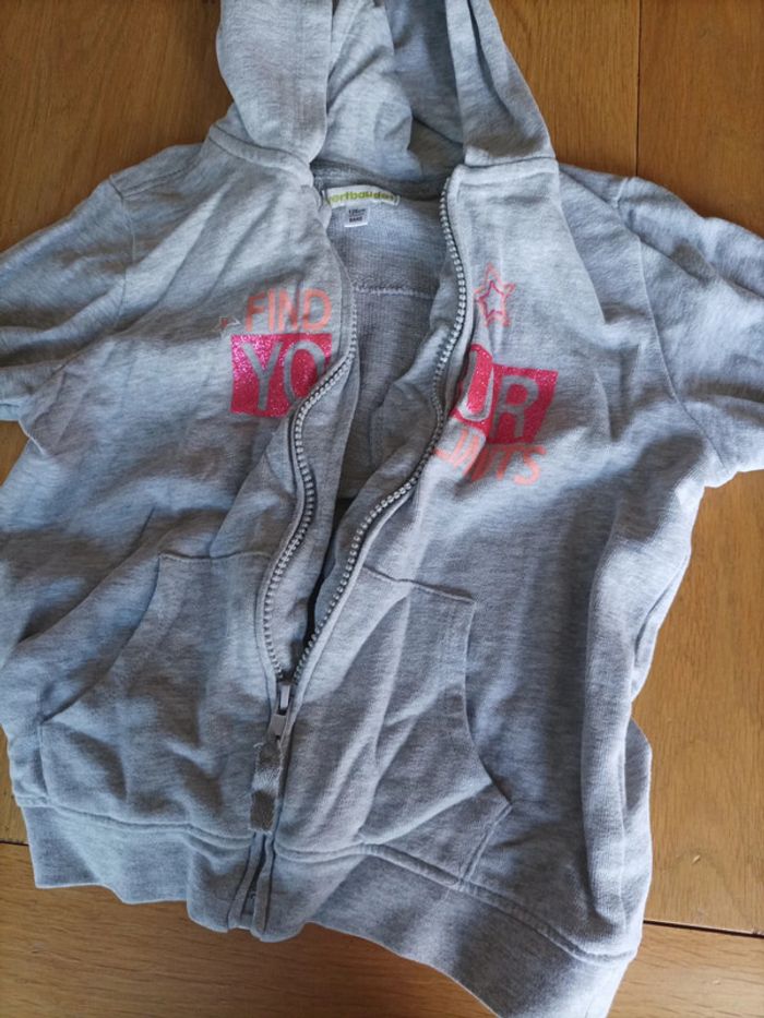 Sweat à capuche 8ans - photo numéro 4